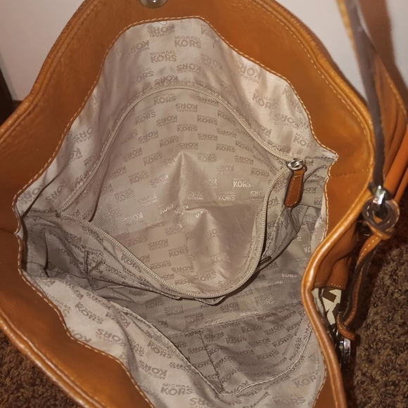 Michael Kors handbag pre loved - Picture 4 of 5